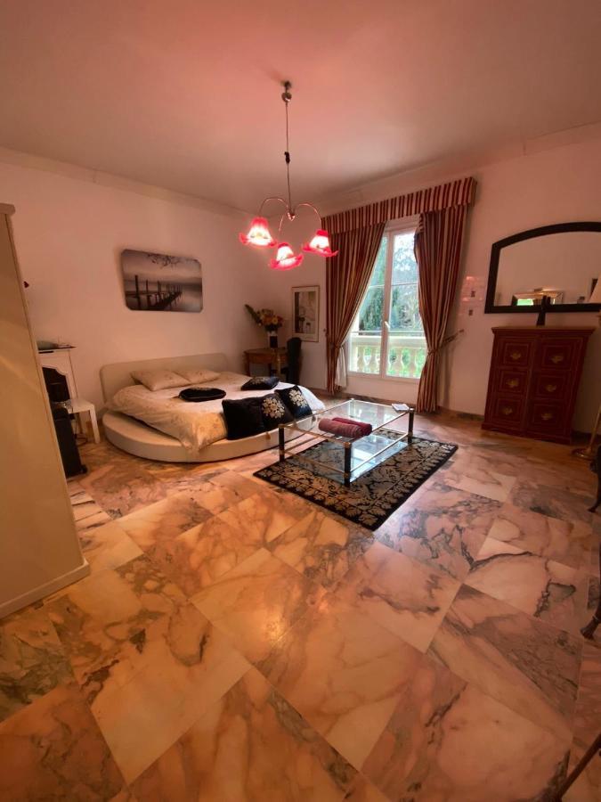 La Demeure D'Iris Panzió Bougival Kültér fotó